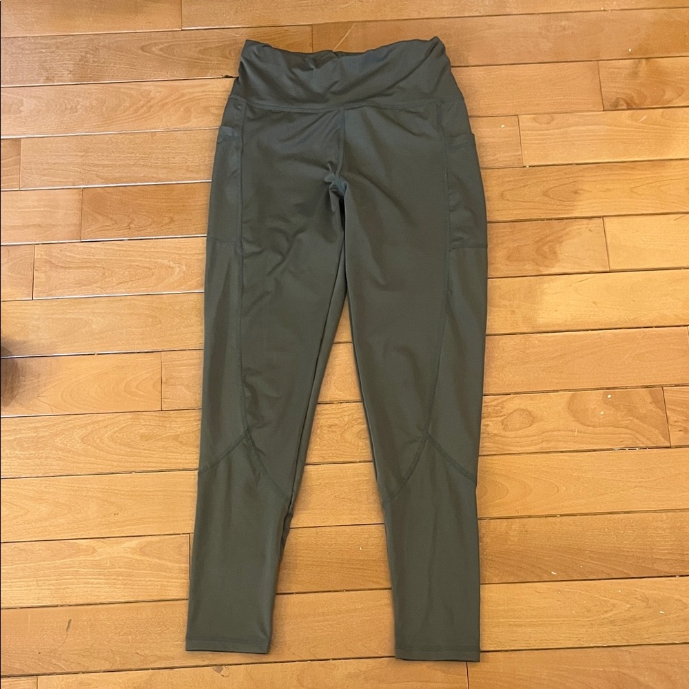 SHEIN Kids Leggings in Olive Green